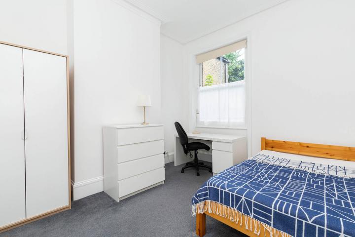 whole house with 2 receptions and 6 large bedrooms  Burgoyne Road, Harringay - Hornsey 